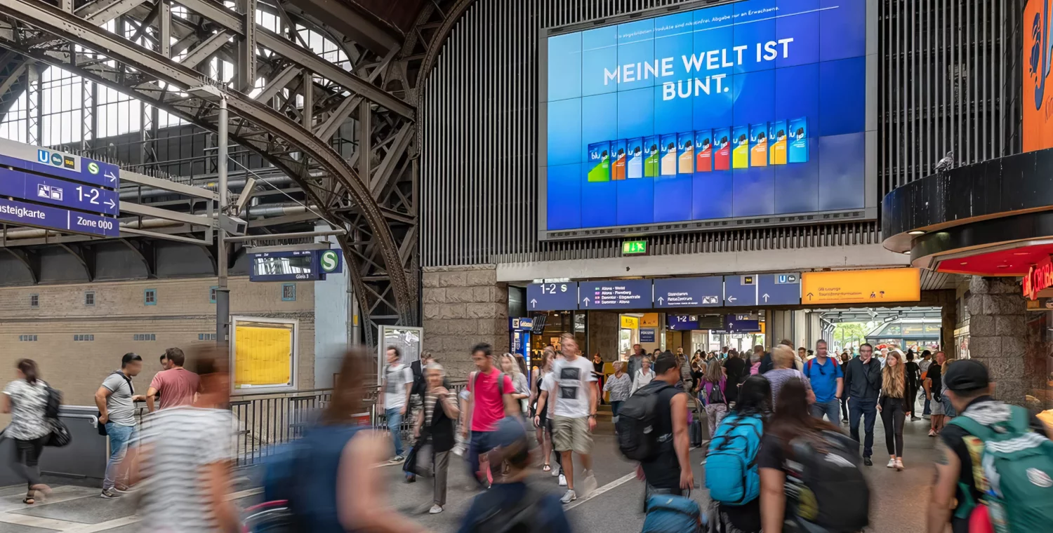 Slider_DOOH_OEPNV_Videoboard_2-1500x760