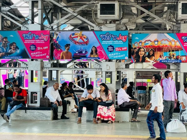 Thane-Station-Board-Advertising-600x450